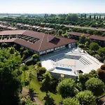Hotel Village 4*