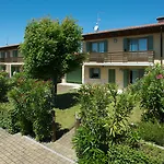 Village Hotel 4*