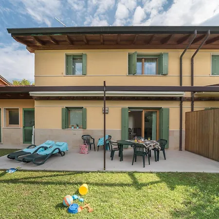 Village Eco 4*