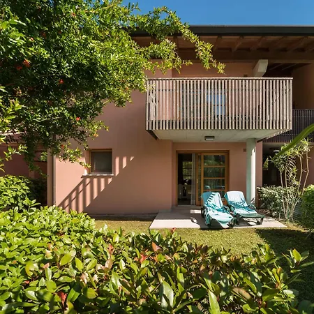 Village Eco 4*